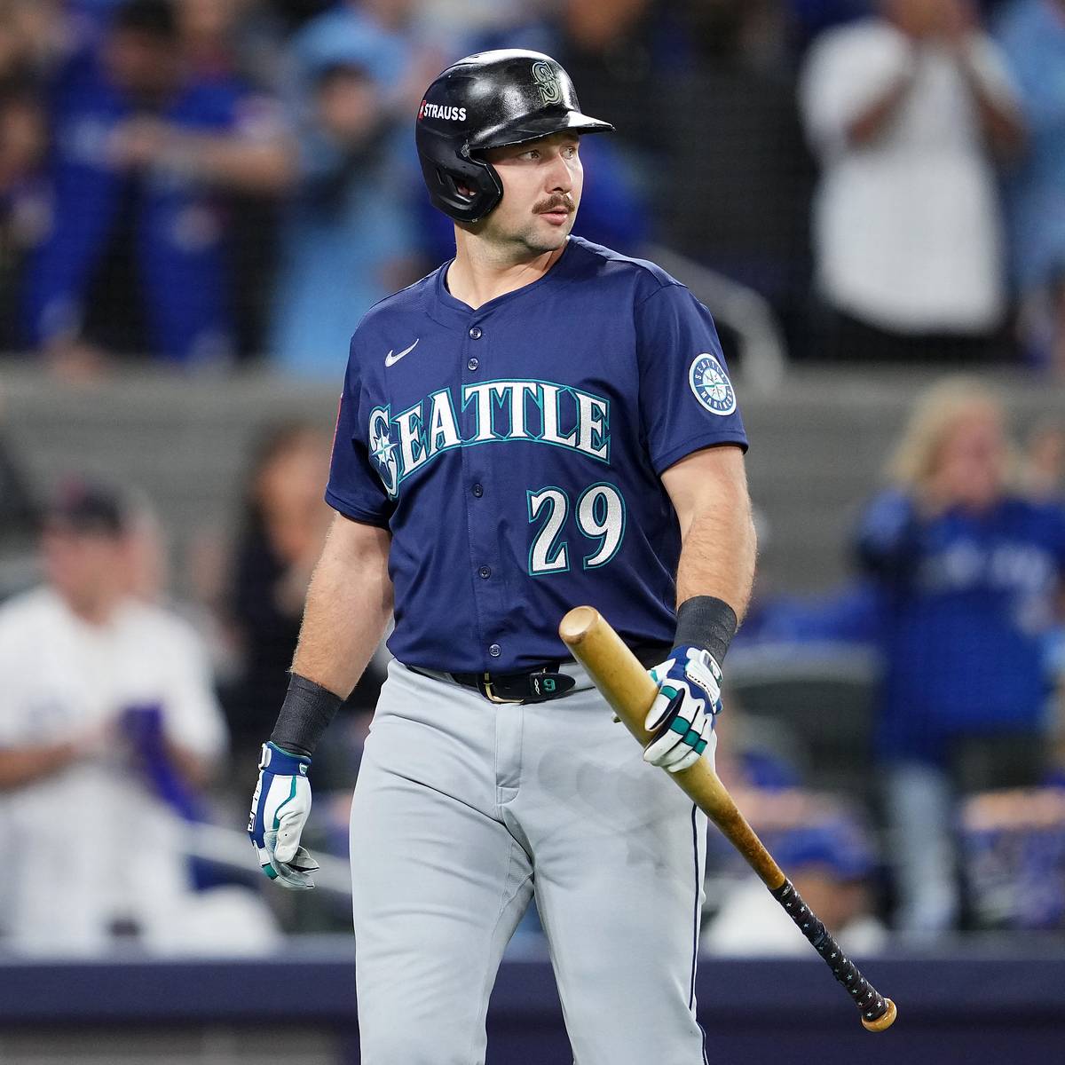 Cal Raleigh and Julio Rodríguez show stark contrast after awful 