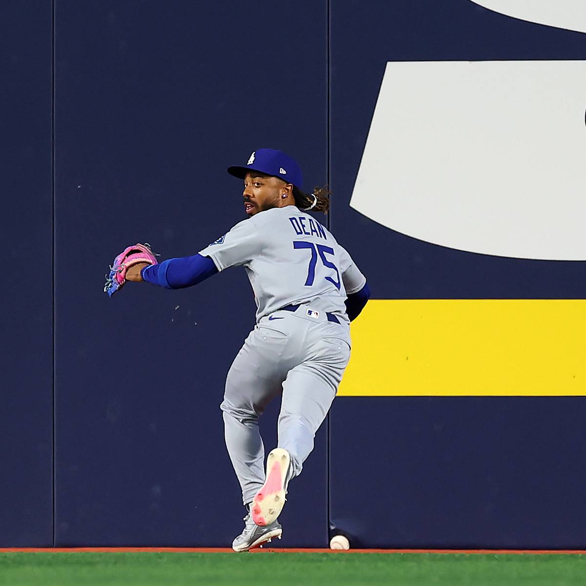 Dodgers have the opportunity to bring back World Series hero after