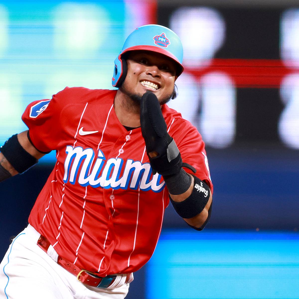 Miami Marlins star, Luis Arraez, breaks a record, joins an elite club