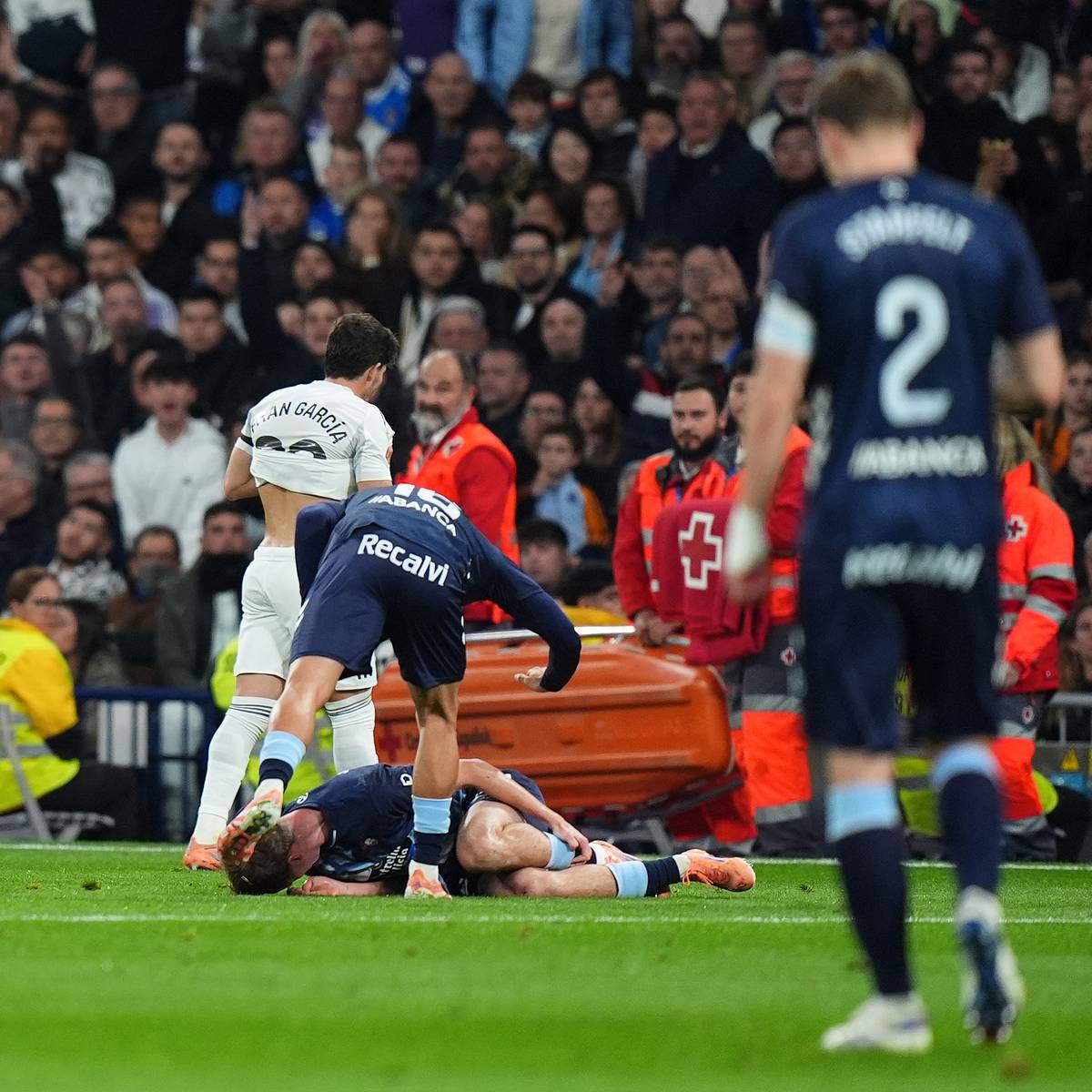 Image for Fran García recibe dos amarillas en un minuto y se va expulsado contra el Celta