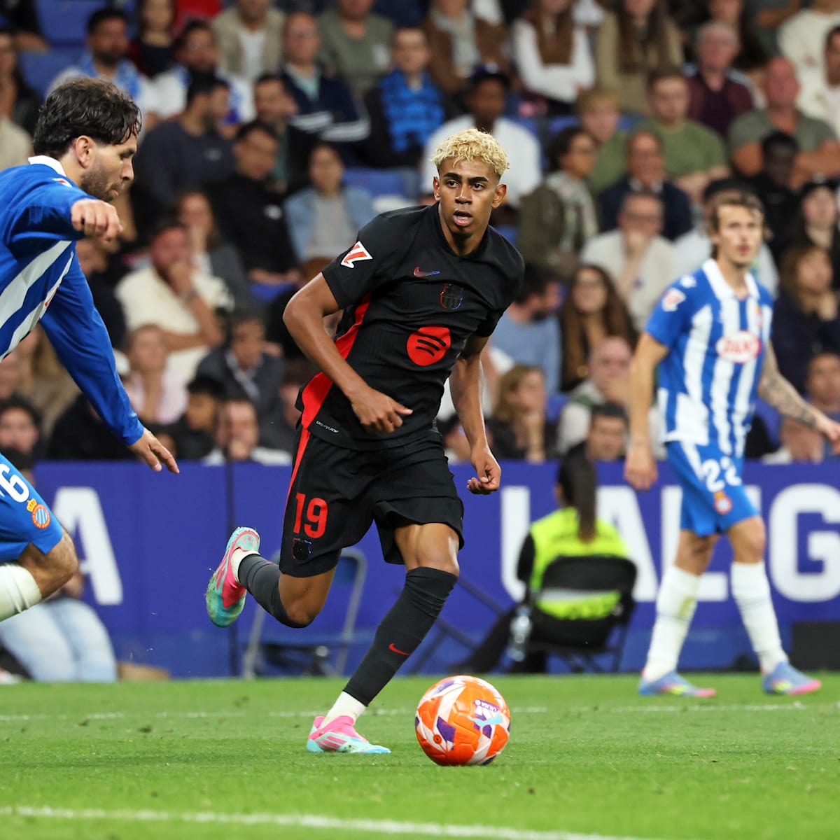Un futbolista del Espanyol enciende el derbi ante el Barcelona