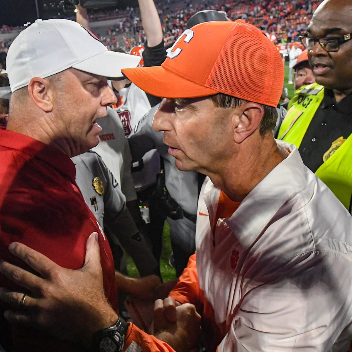 Lolybela porno shes fond of giving kisses and is very easy