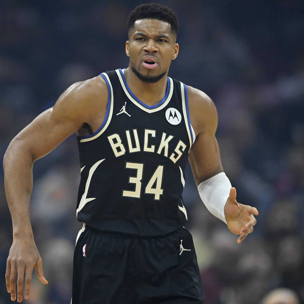 This Giannis Antetokounmpo mock trade turns a Sixers nightmare