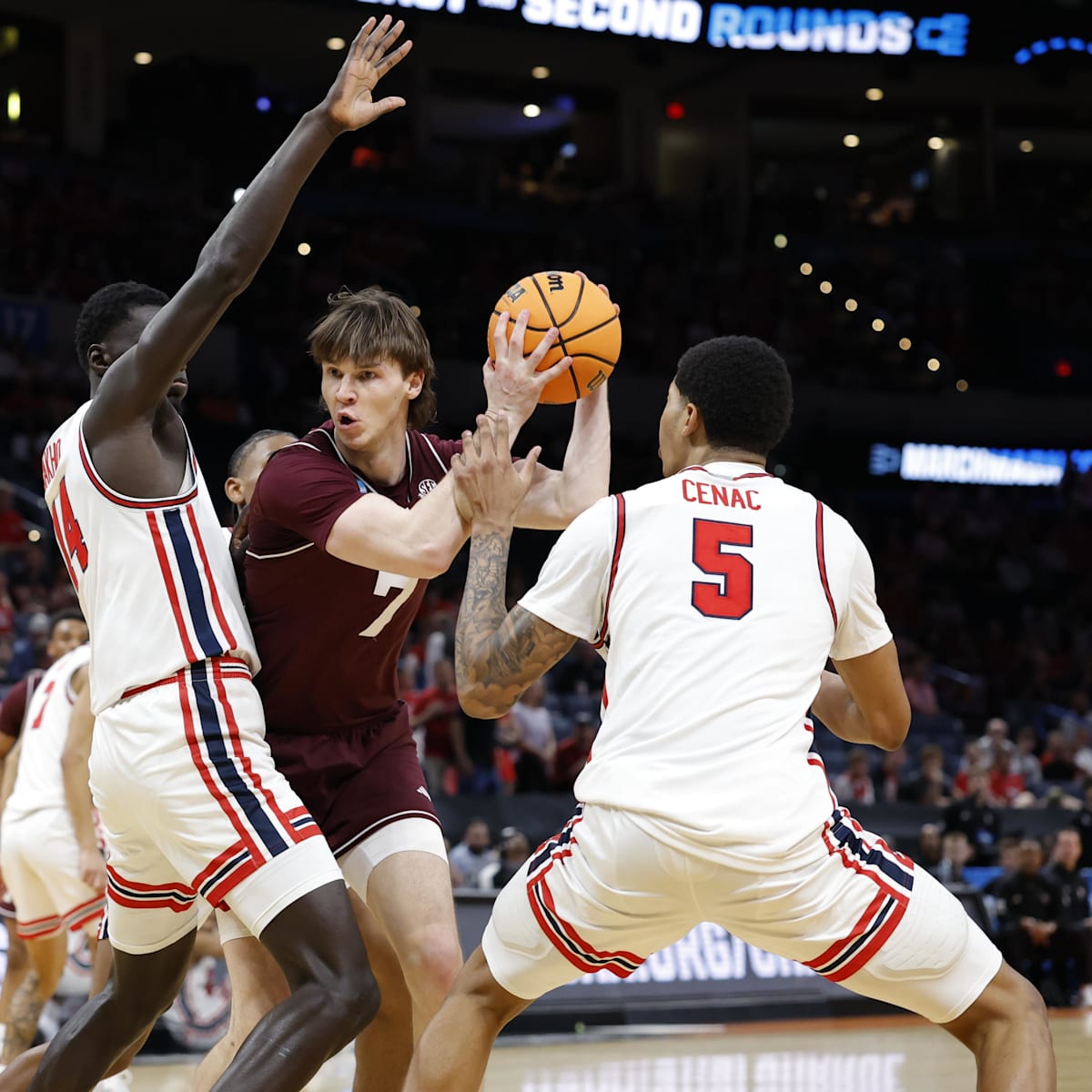 si.com - Kolton Becker - Houston Marches Mightily Over Texas A&M, Ending NCAA Tournament Run for Aggies