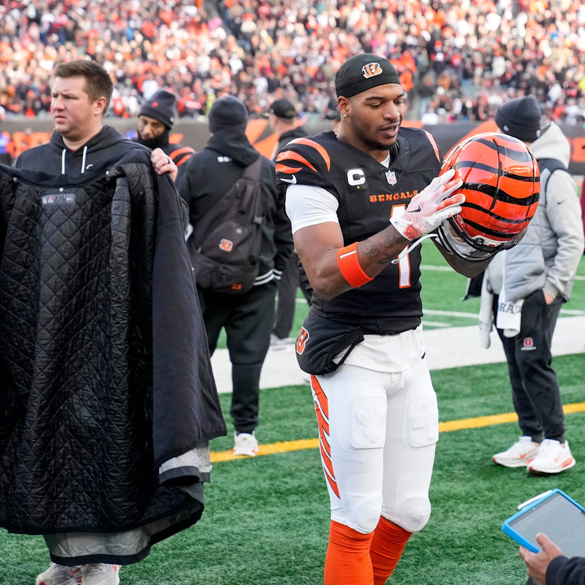 si.com - Russell Heltman - Ja'Marr Chase Makes Bengals Season Ticket Offer To Get Revived During Video Game Stream