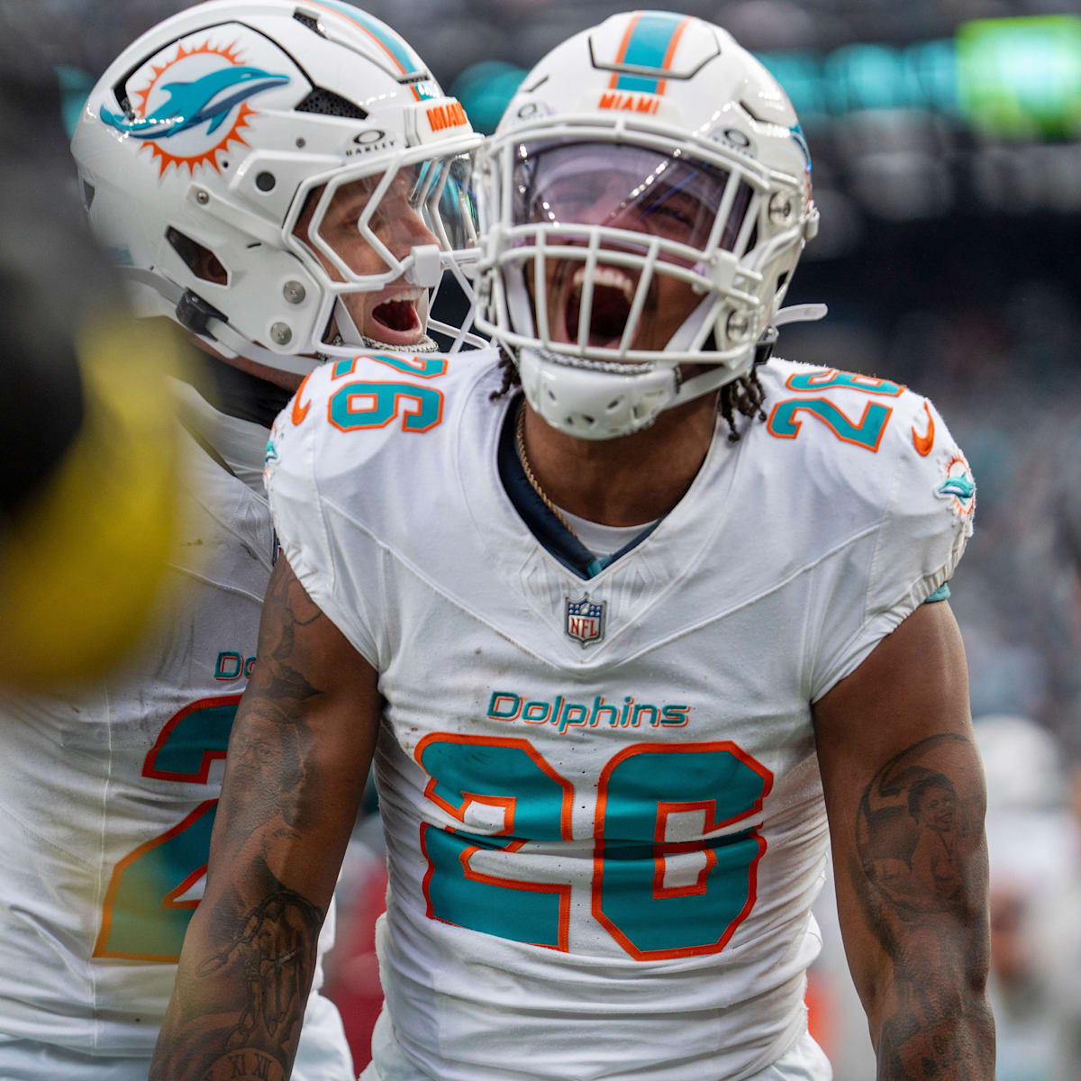 5 Free Agents the Miami Dolphins Should Re-Sign This Offseason