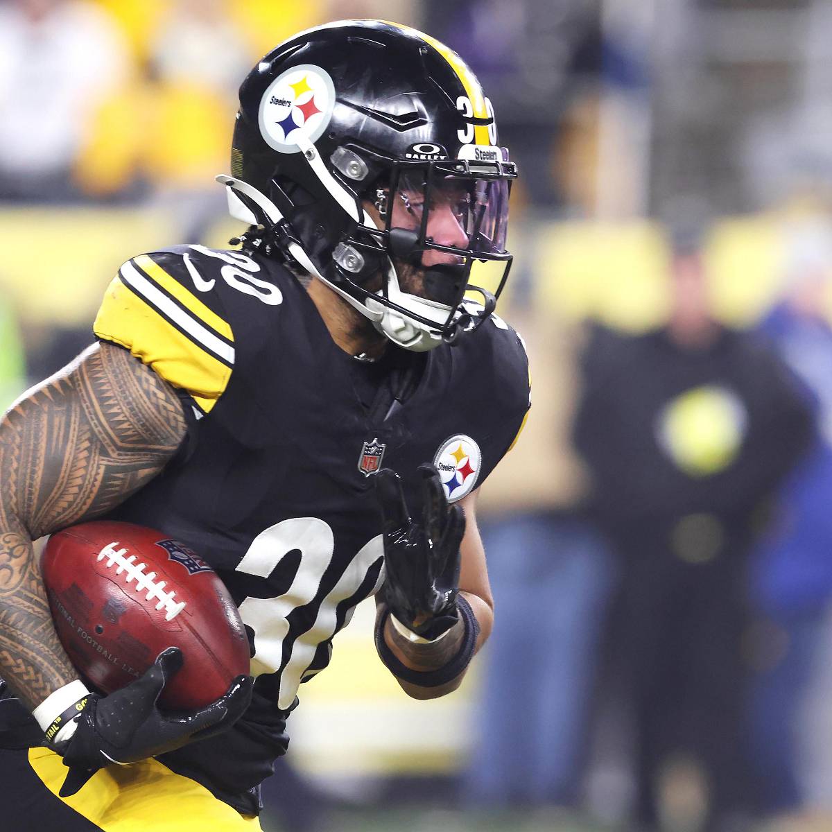 Steelers RBs Steal Show in AFC North Championship