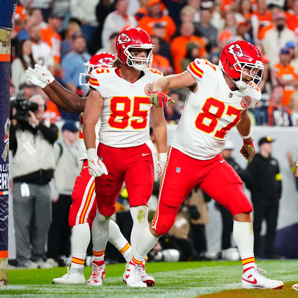 si.com - Logan Lazarczyk - Assessing Logistics of Chiefs Targeting Free Agent Tight Ends
