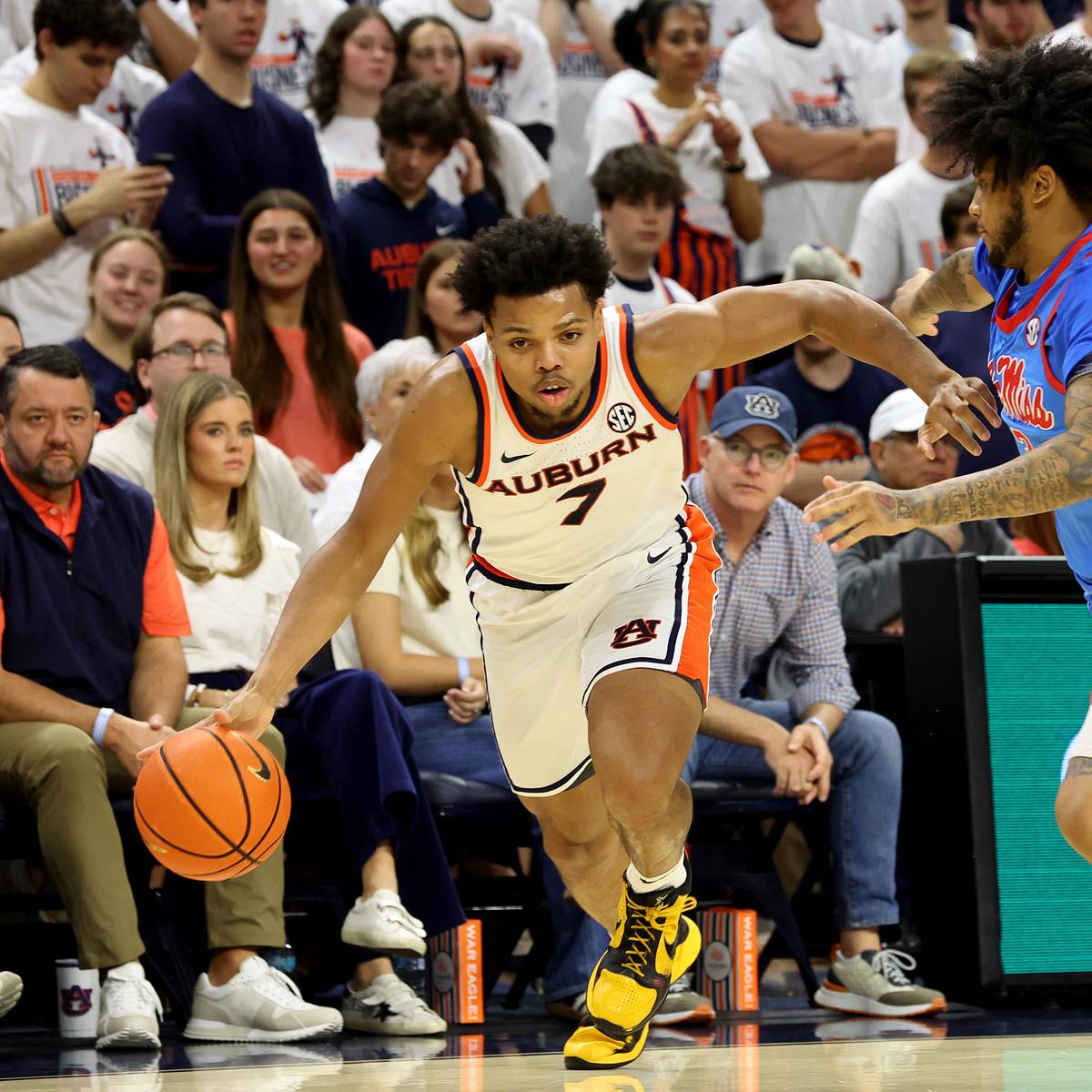 Auburn's Keyshawn Hall Nets SEC Honor