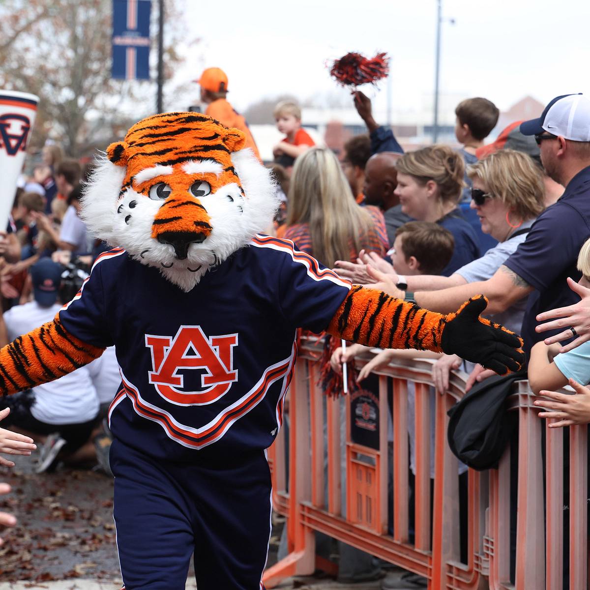 si.com - Griffin Barfield - Auburn Tigers Rating Revealed For College Football 27 Video Game