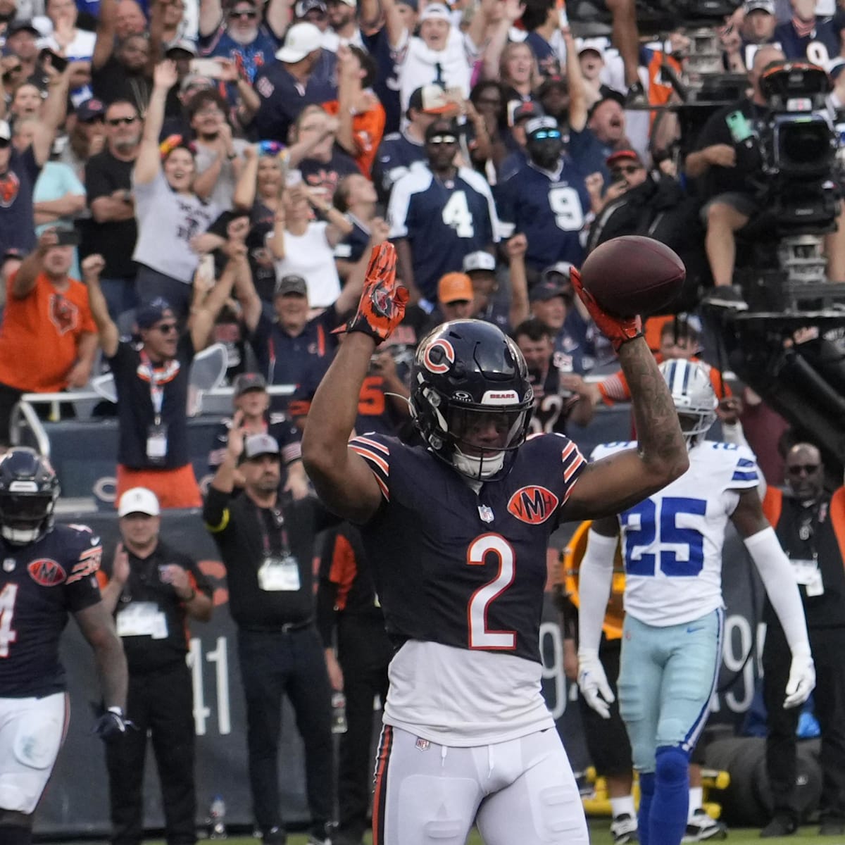 With Rome Odunze's ascension, Bears' DJ Moore suddenly at center of  multiple trade rumors