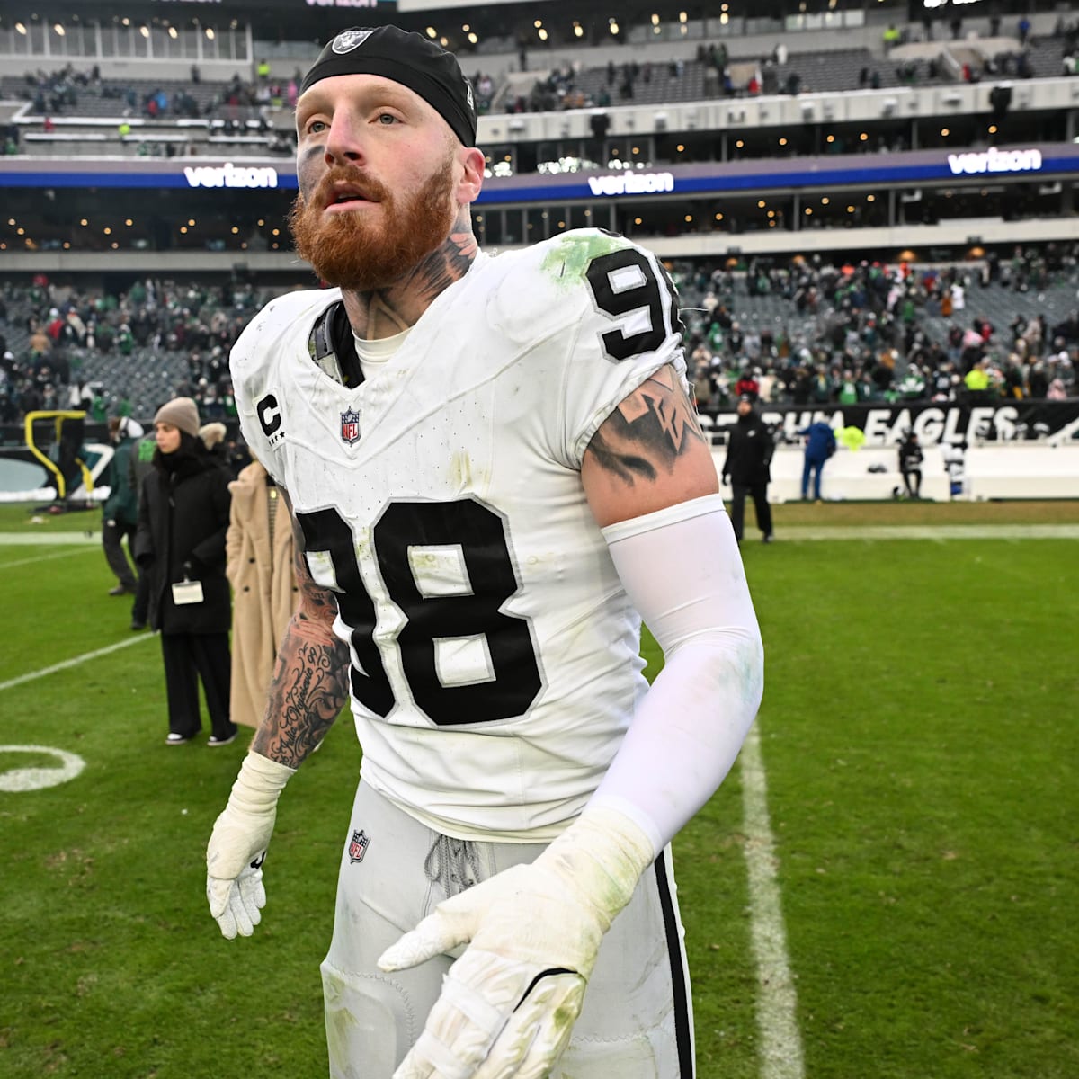 Maxx Crosby Trade Proposal Sends Bears' DJ Moore, Picks to Raiders