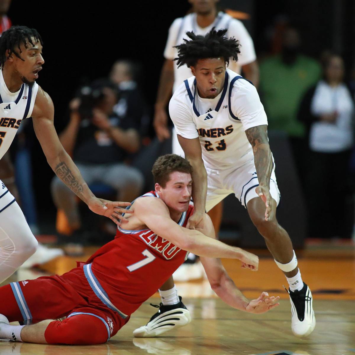 si.com - Steve DeShazo - Just how deep is Virginia's men's basketball roster after the latest transfer addition?