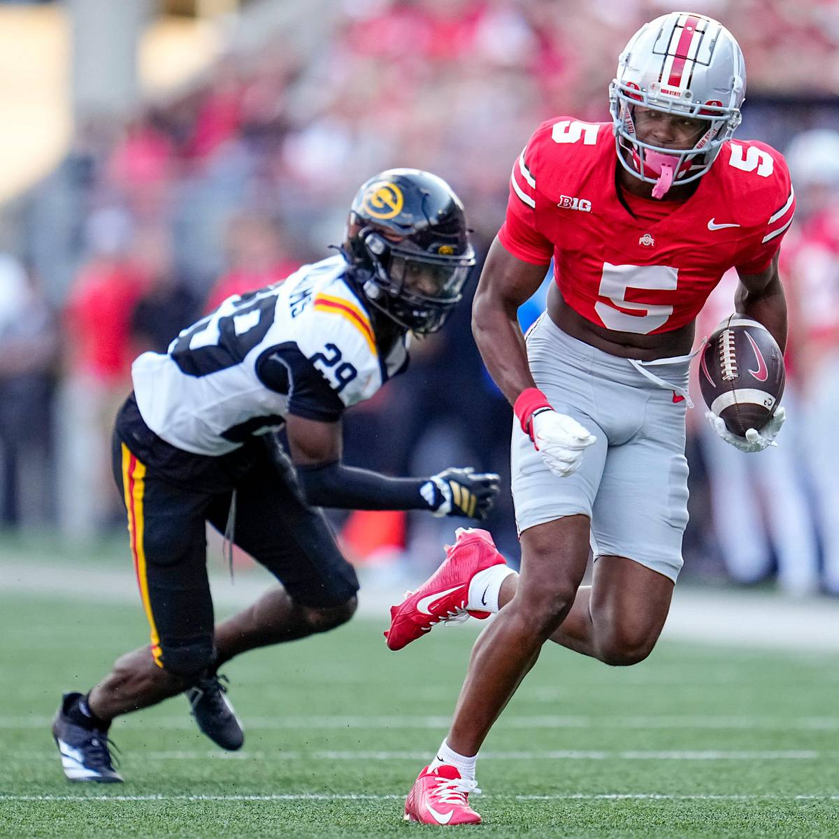Image for Former -star WR sparks battle between two major college football programs