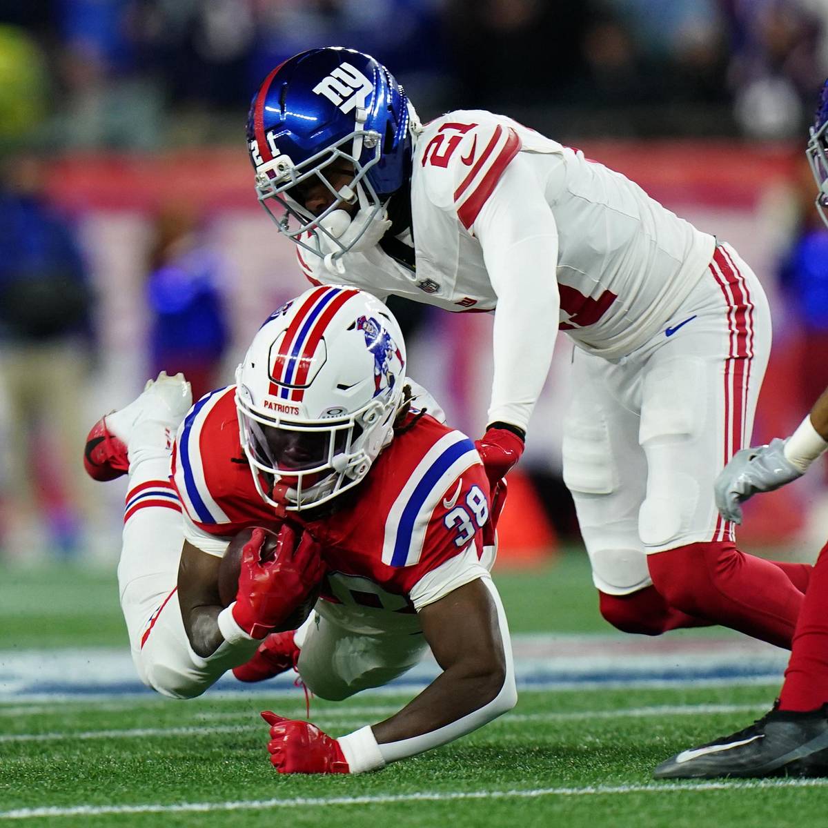 Image for Giants’ Week 13 Defense Didn’t Deliver Enough Plays to Stop the Bleeding