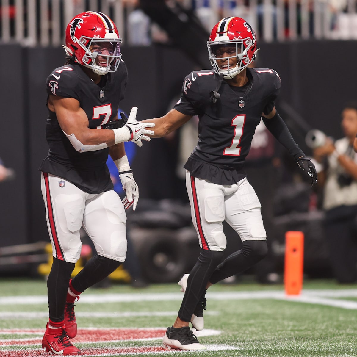 si.com - Stephen Lebitsch - Is Soon-to-Be Former Falcons Receiver Darnell Mooney a Fit for Giants?