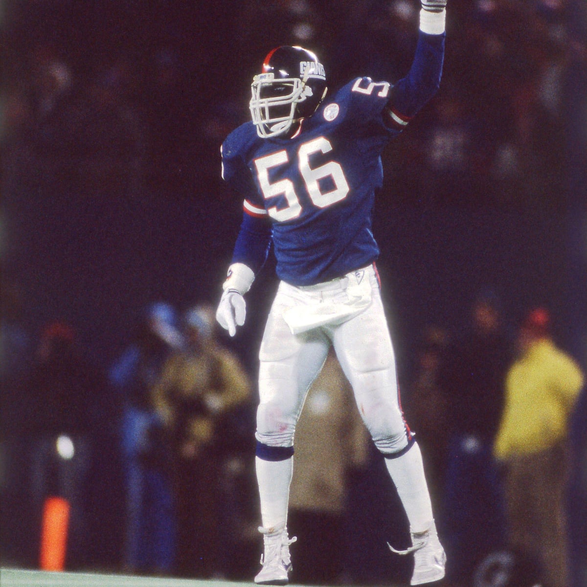 si.com - Patricia Traina - Giants Hall of Fame Linebacker Hospitalized After Medical Scare