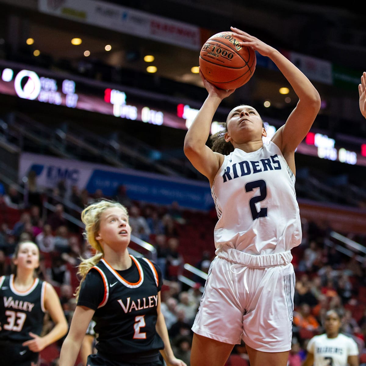 si.com - Dana Becker - Former Iowa High School Basketball Standout Bucks Trend, Returning To School