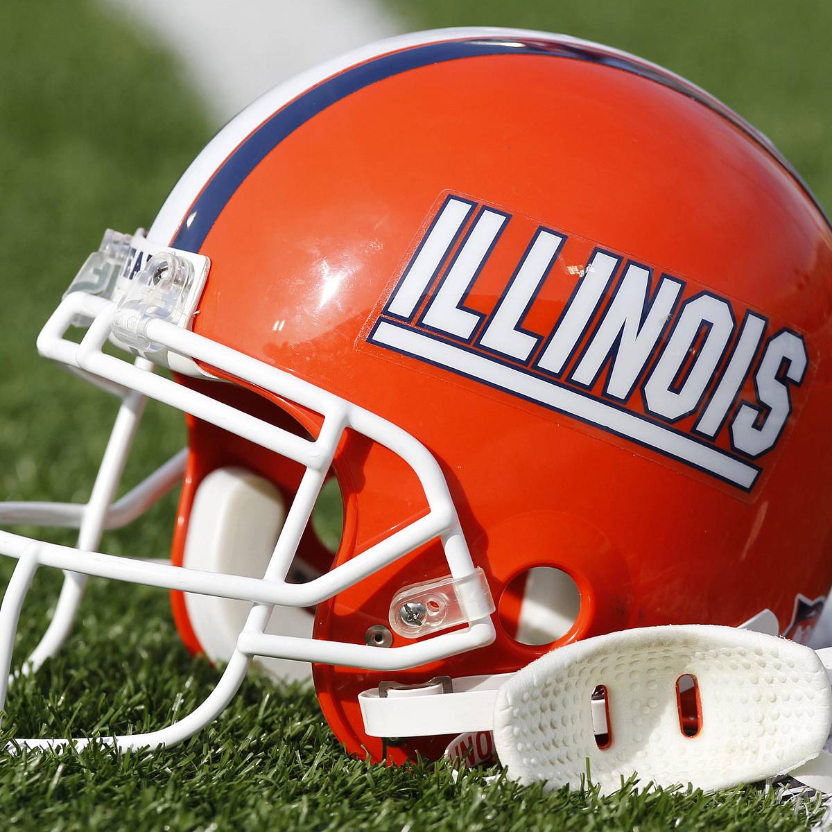 amazon illinois wesleyan football helmet Amazon.com New Releases: The best-selling new & future releases in Sports Fan Helmets Based on one of the most popular on Illinois Unveils Military Appreciation Day