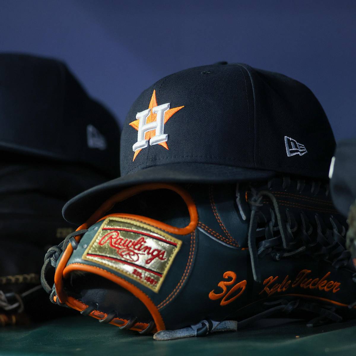 Astros Trade Gold Glove Winner Mauricio Dubon to Braves in Cost