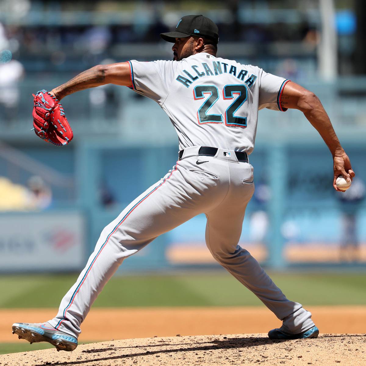 si.com - Patrick McAvoy - Cardinals Surprisingly Named a Top Fit for Sandy Alc&aacute;ntara Trade