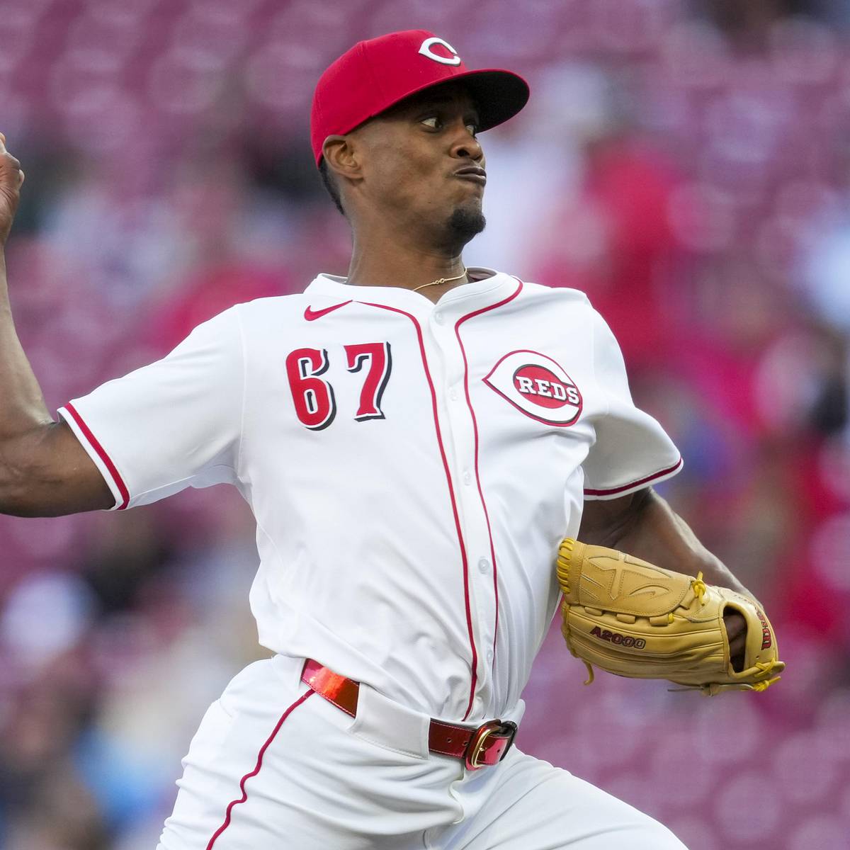 Seattle Mariners add 27-year-old reliever from Cincinnati Reds