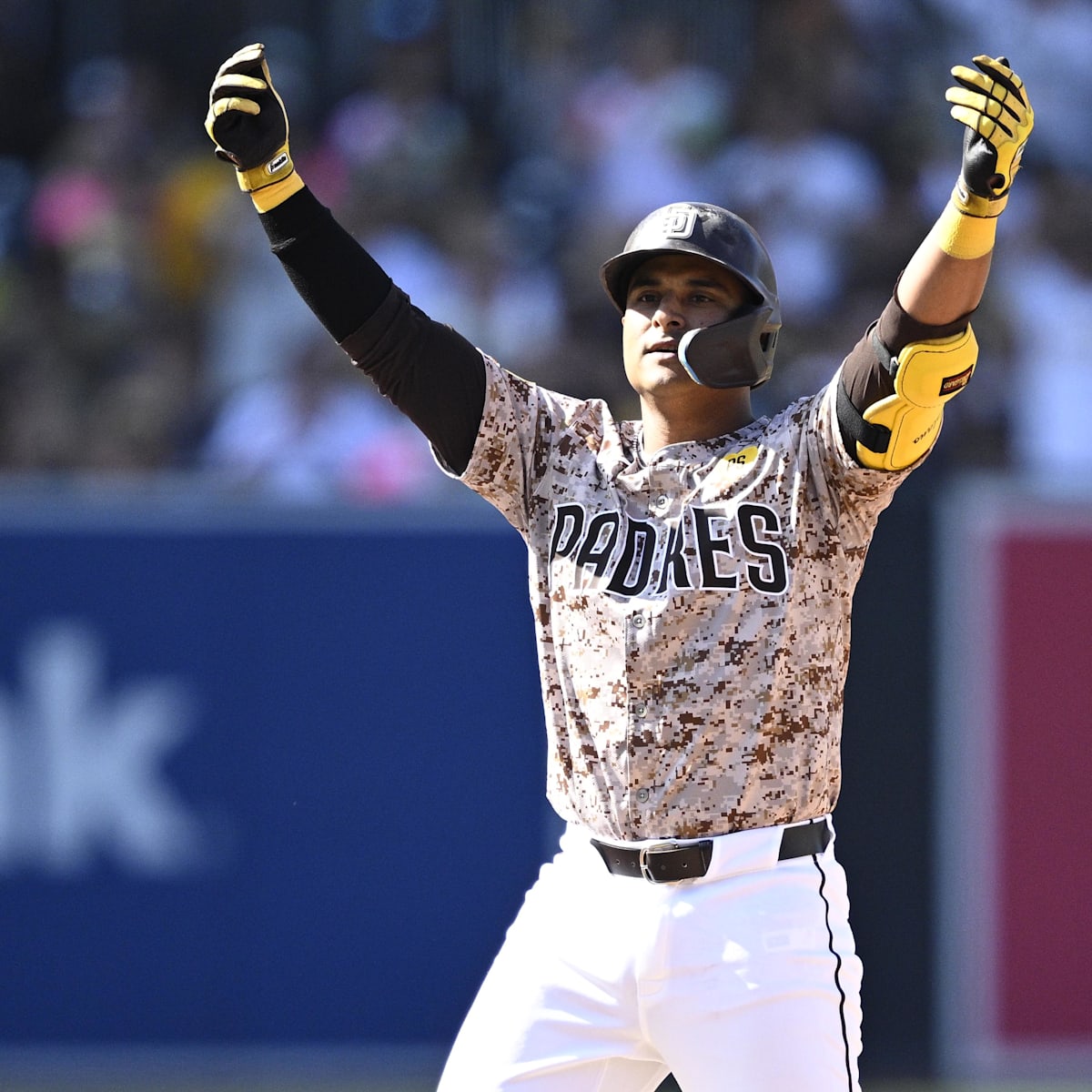 Yankees Projected to Solve Second Base Vacancy With Veteran Infielder