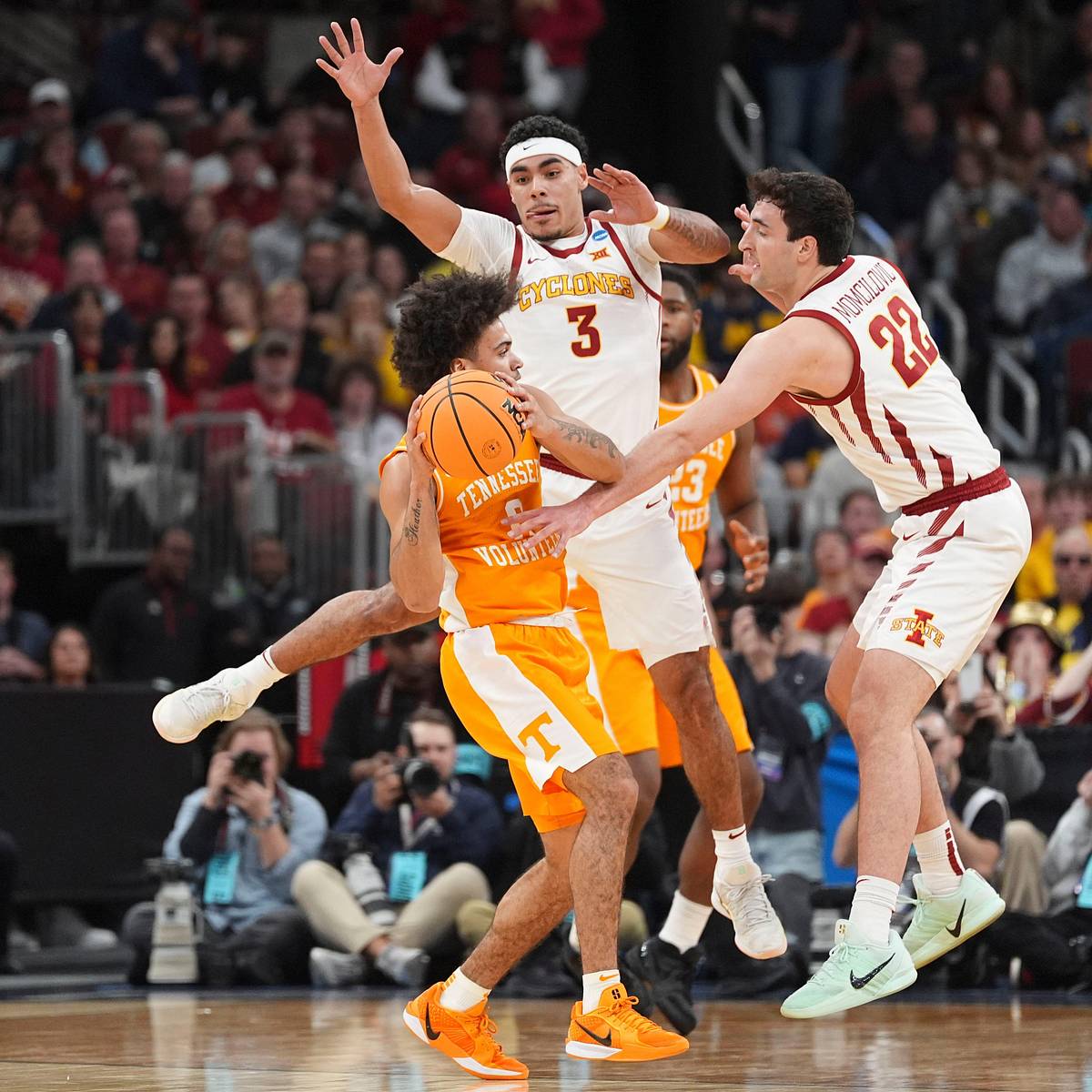 si.com - Kenneth Teape - Former Iowa State Basketball Star Supports Milan Momcilovic's Decision