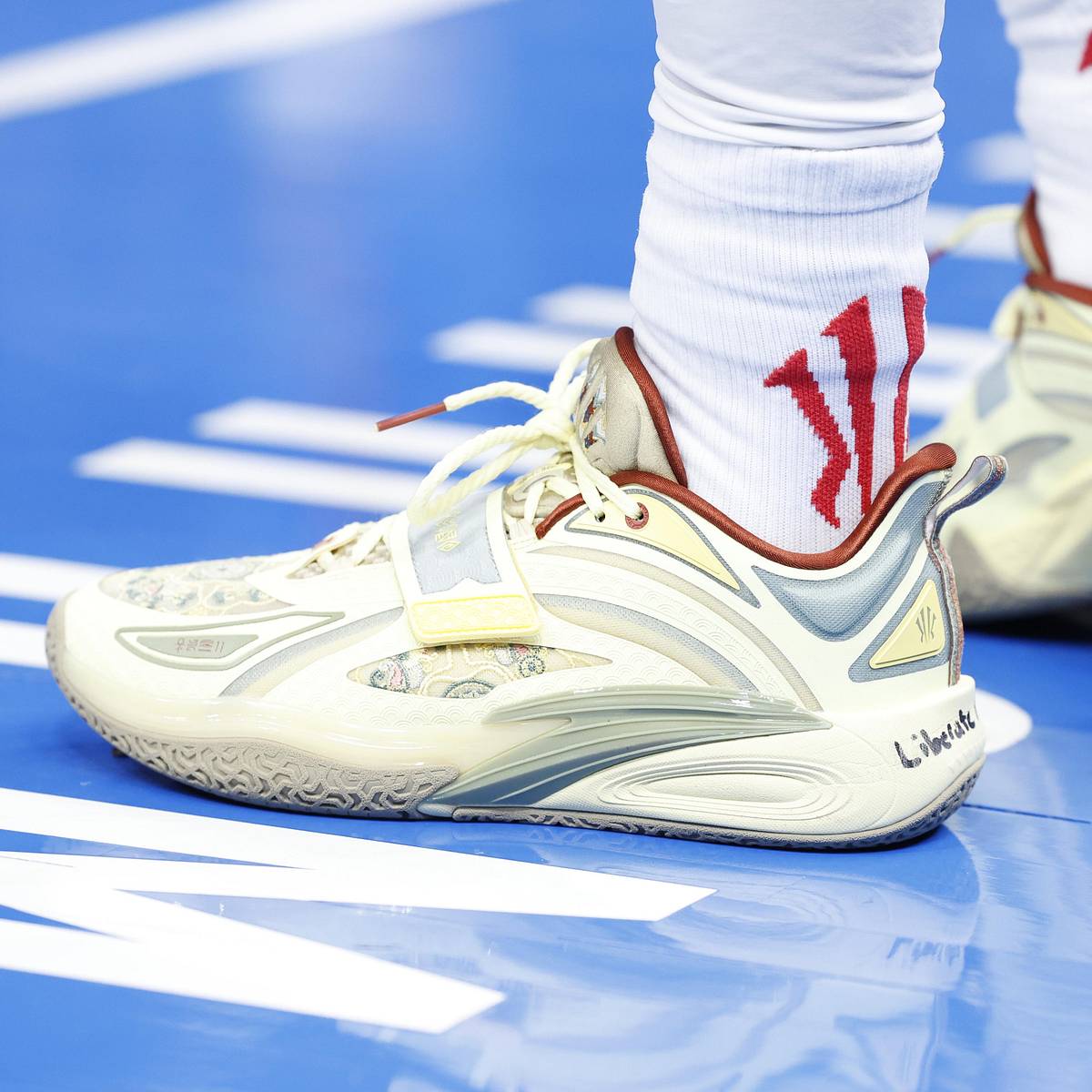New Off White basketball shoes.  Never worn and received them as a gift maxresdefault.jpg main image 4