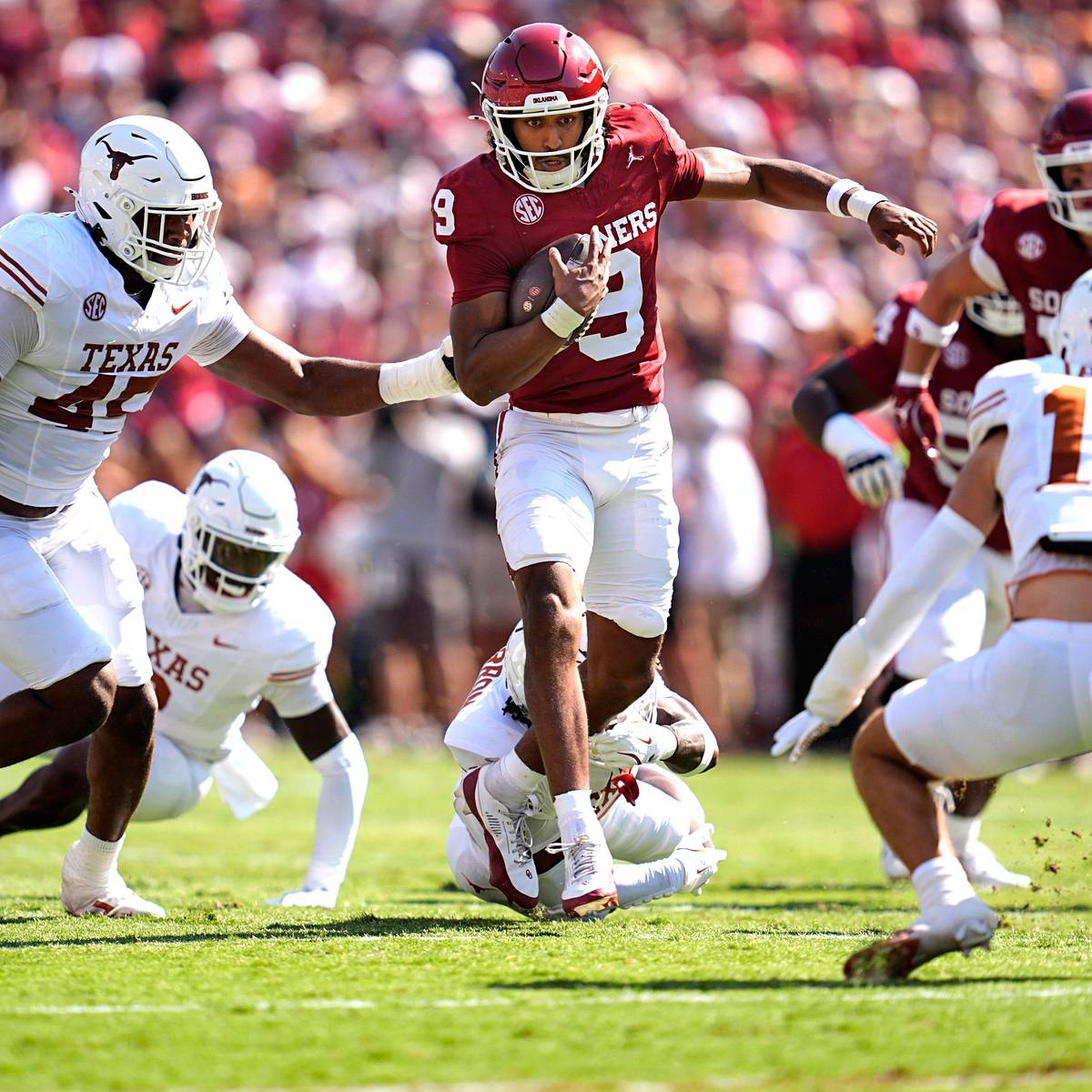 Longhorns Overcome Slow Start To Defeat Sooners: Texas Longhorns vs. No. 6 Oklahoma Sooners Live Game Updates