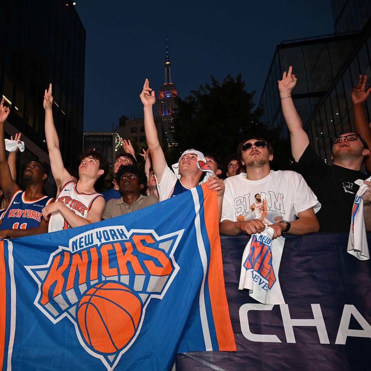 si.com - Kristen Wong - Celebrate the Knicks' NBA Title Win With Sports Illustrated's Commemorative Issue