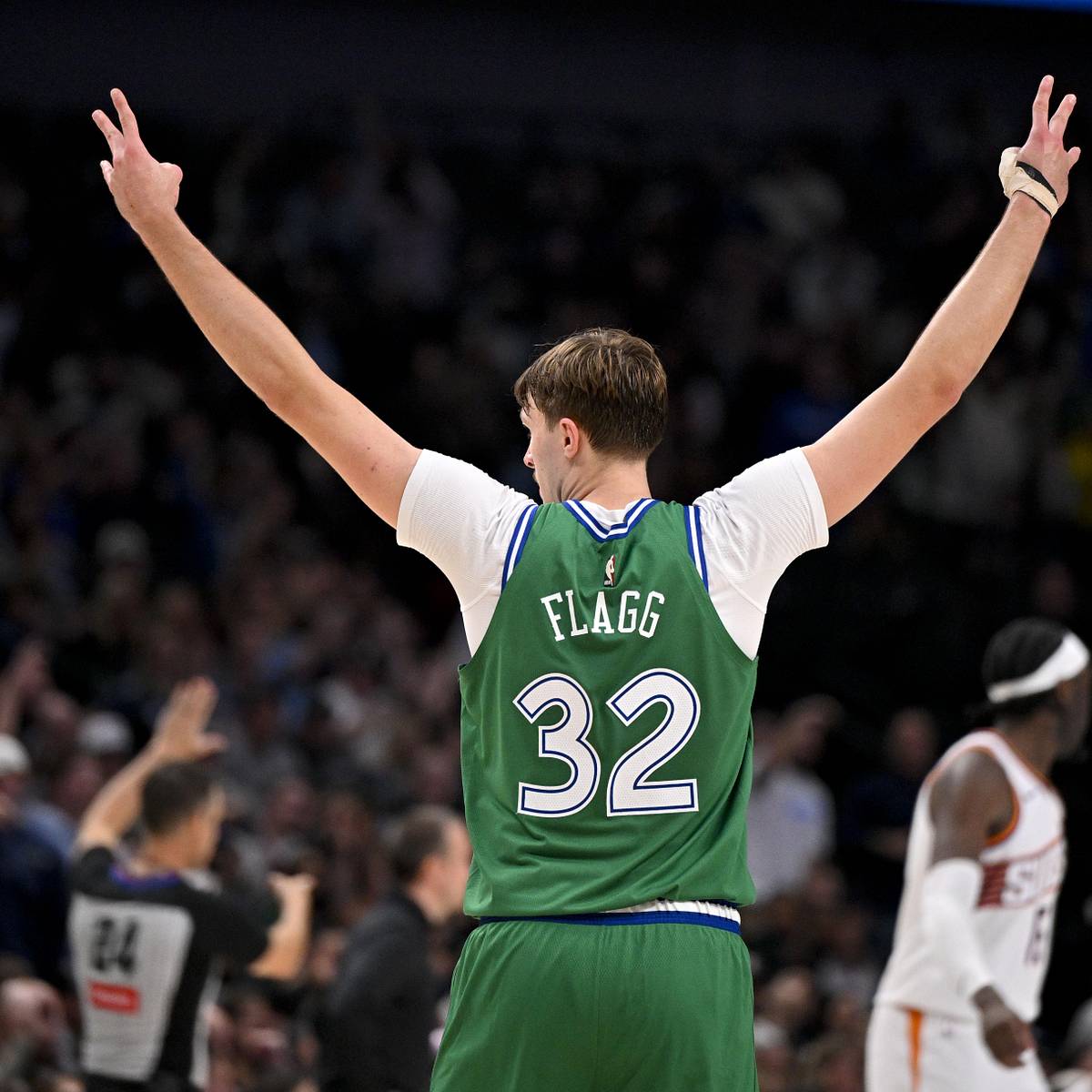 Exclusive Topps Basketball release hitting shelves on Black Friday