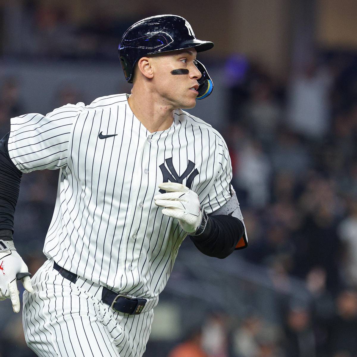 si.com - Joe Cox - Topps Showcases Otherworldly Aaron Judge/Mickey Mantle Dual Auto Card