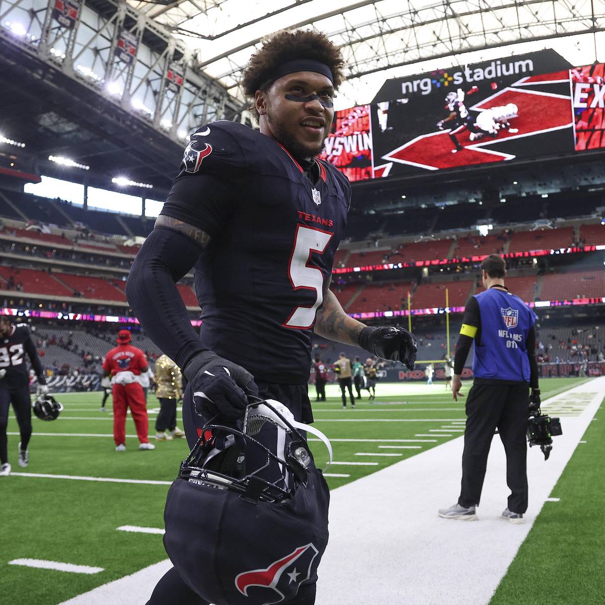 Image for Texans Defender Calls Out NFL for Jalen Pitre's All-Pro Snub