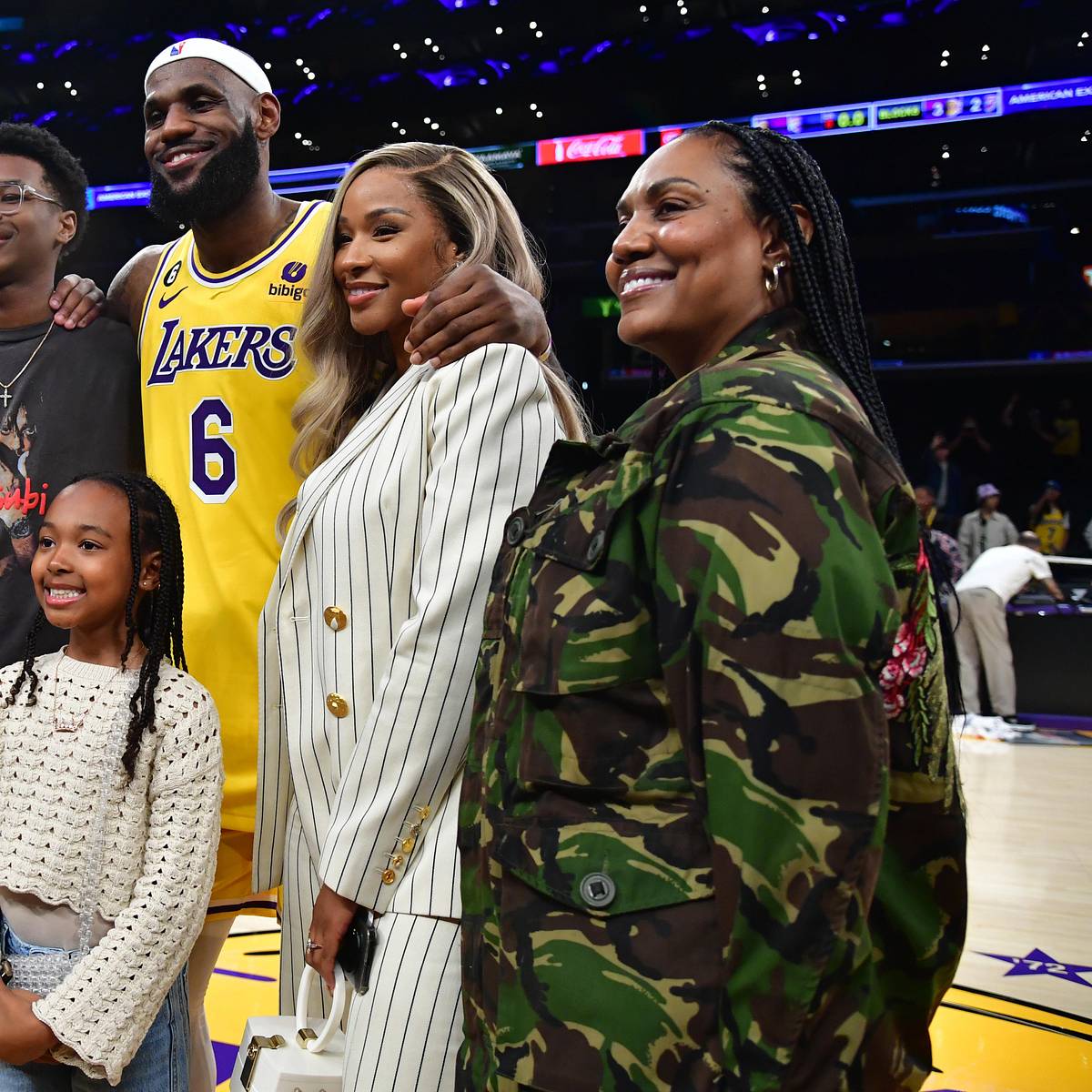 LeBron James' 10-year-old daughter is full-lipstick glam as 1990s