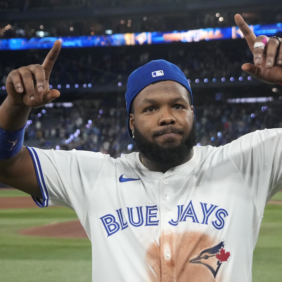 Vladimir Guerrero Jr. as cute 3-year-old in Expos uniform blows up