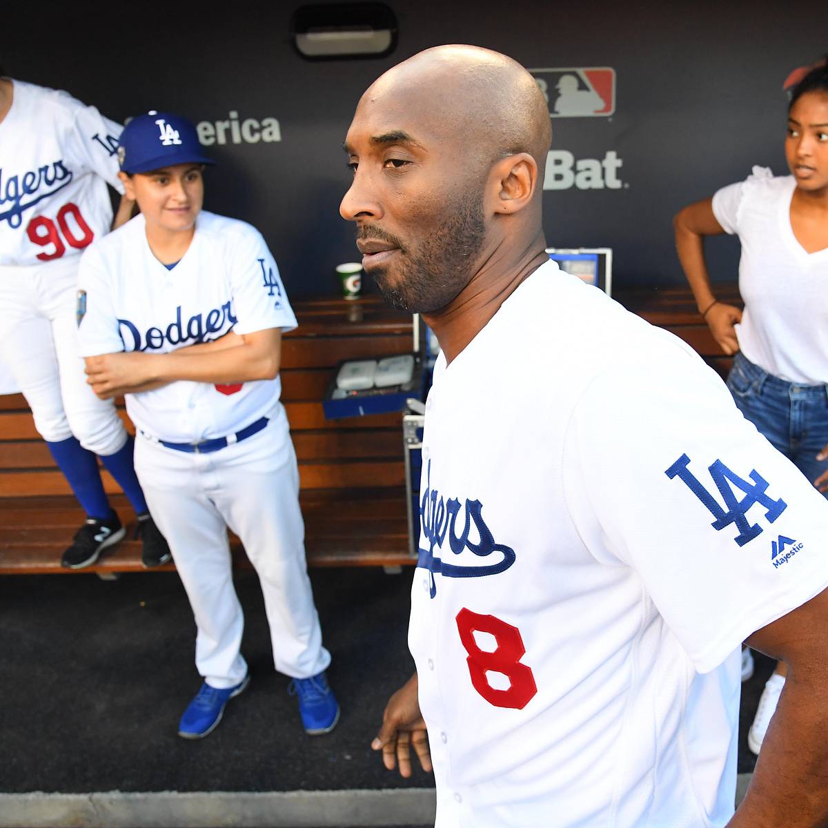 わっきーさん専用　Los Angeles Dodgers Kobe Bryant Vanessa Bryant celebrates Dodgers' World Series win with Kobe post