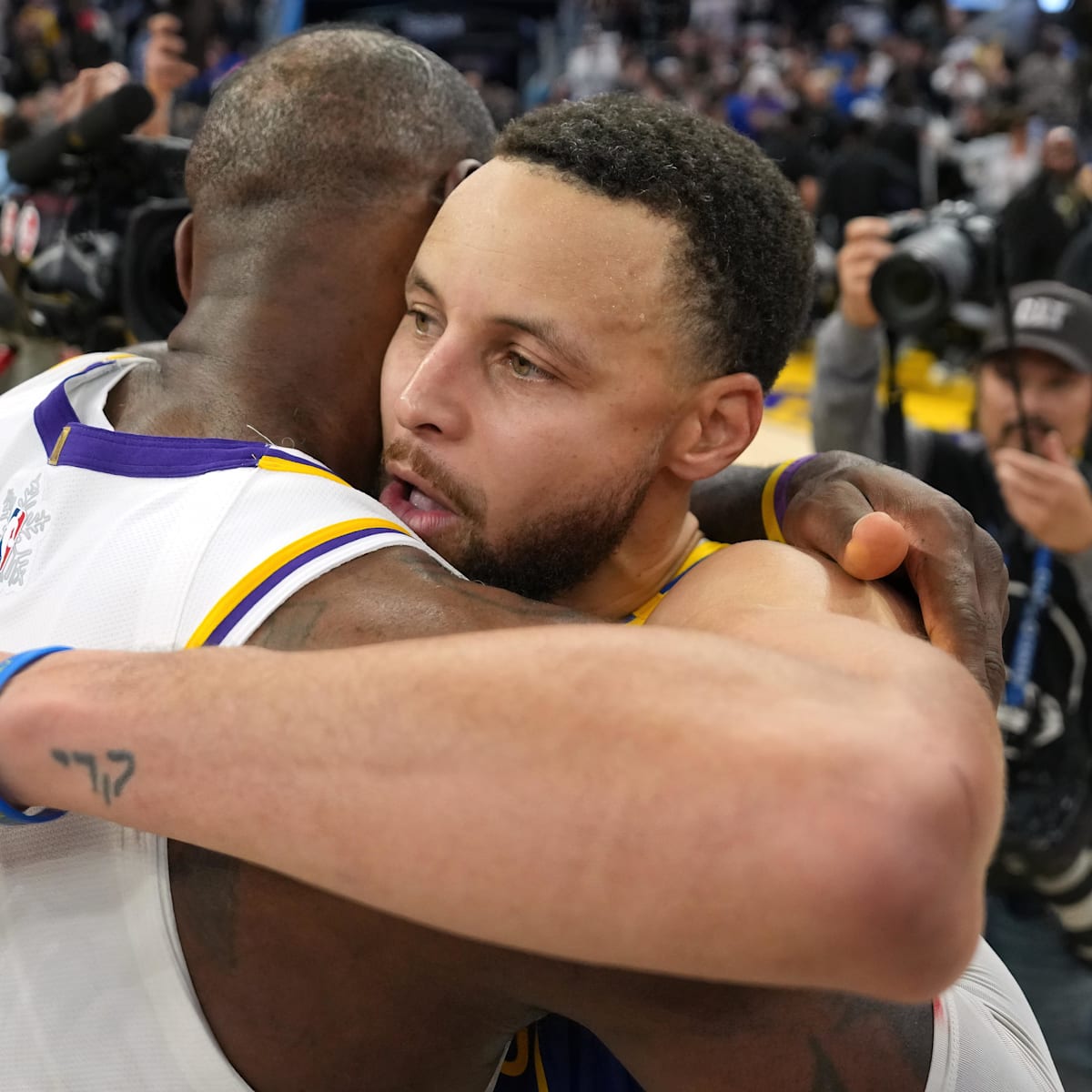 lebron hugs curry