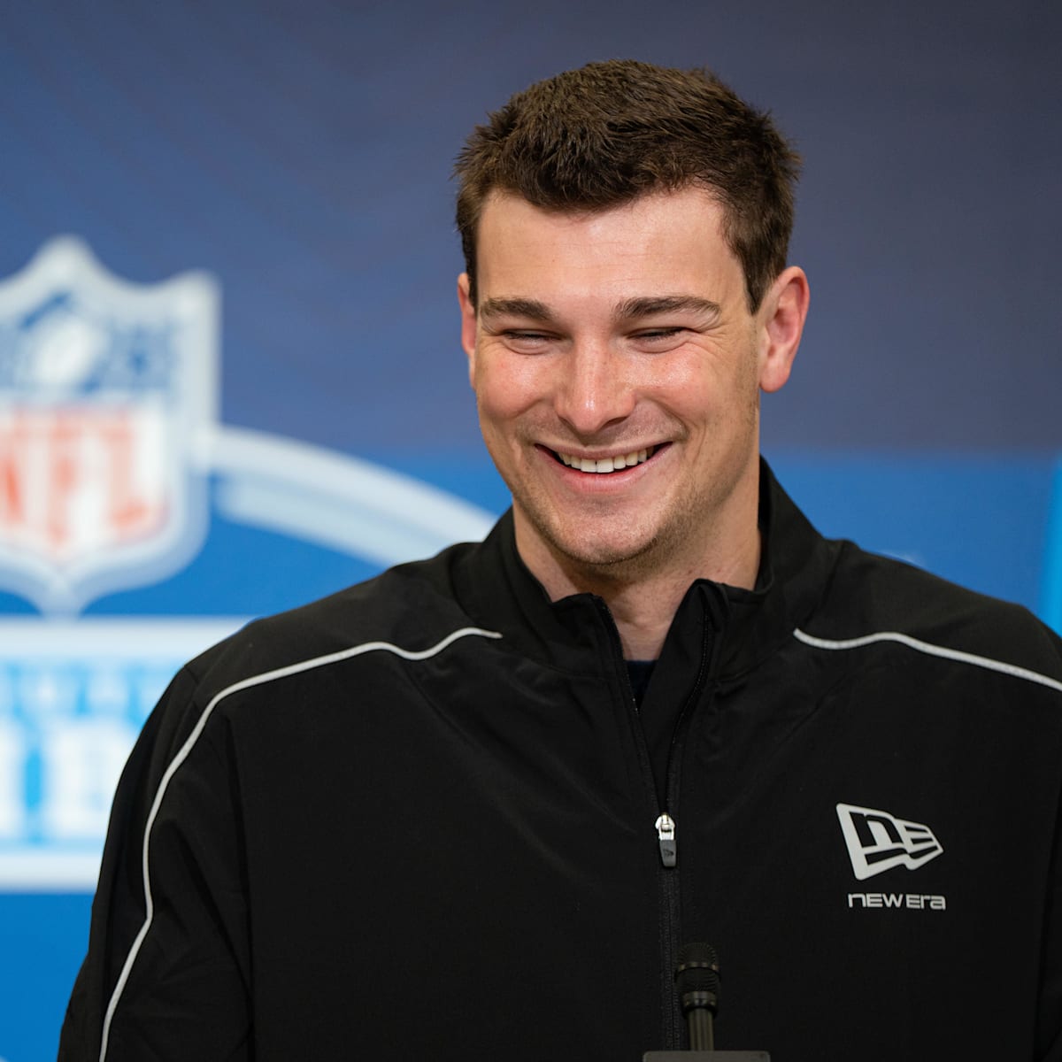 si.com - Grant Young - Fernando Mendoza NFL Draft Party: Who's Sitting With No. 1 QB Amid Raiders Pick?