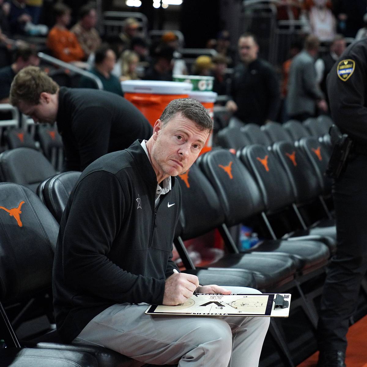 si.com - Joey Dwyer - Vanderbilt Basketball Notebook: No MTE? A Freshman Standing Out. Tyler Nickel Drawing Buzz