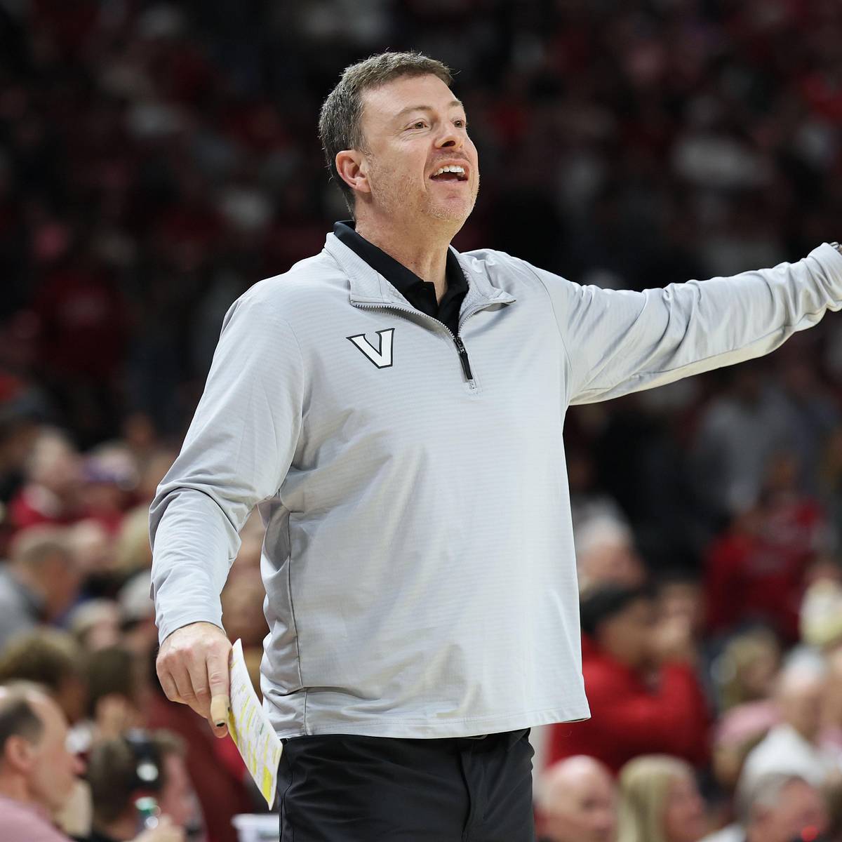 si.com - Joey Dwyer - Vanderbilt Basketball Coach Mark Byington Wins Award For Efforts to Spread Cancer Awareness