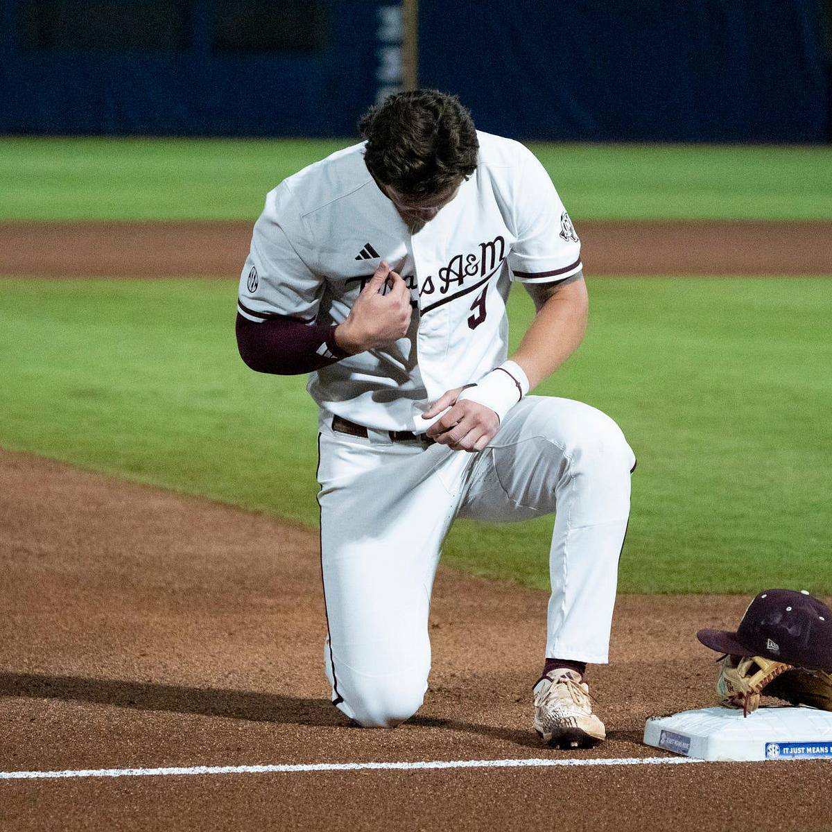 si.com - Jordan Epp - Texas A&M Baseball Dealt Major Injury News Amid Regional Run