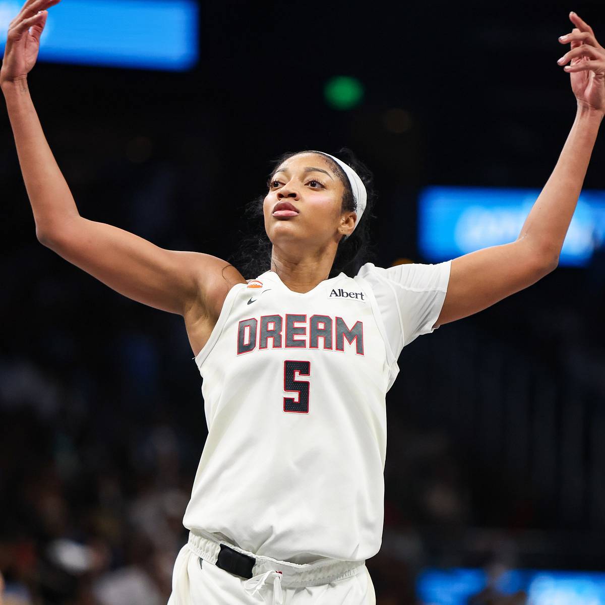 Dream's 9,745 Playoff Crowd vs Clark's 17,044 Sellouts Sparks Debate