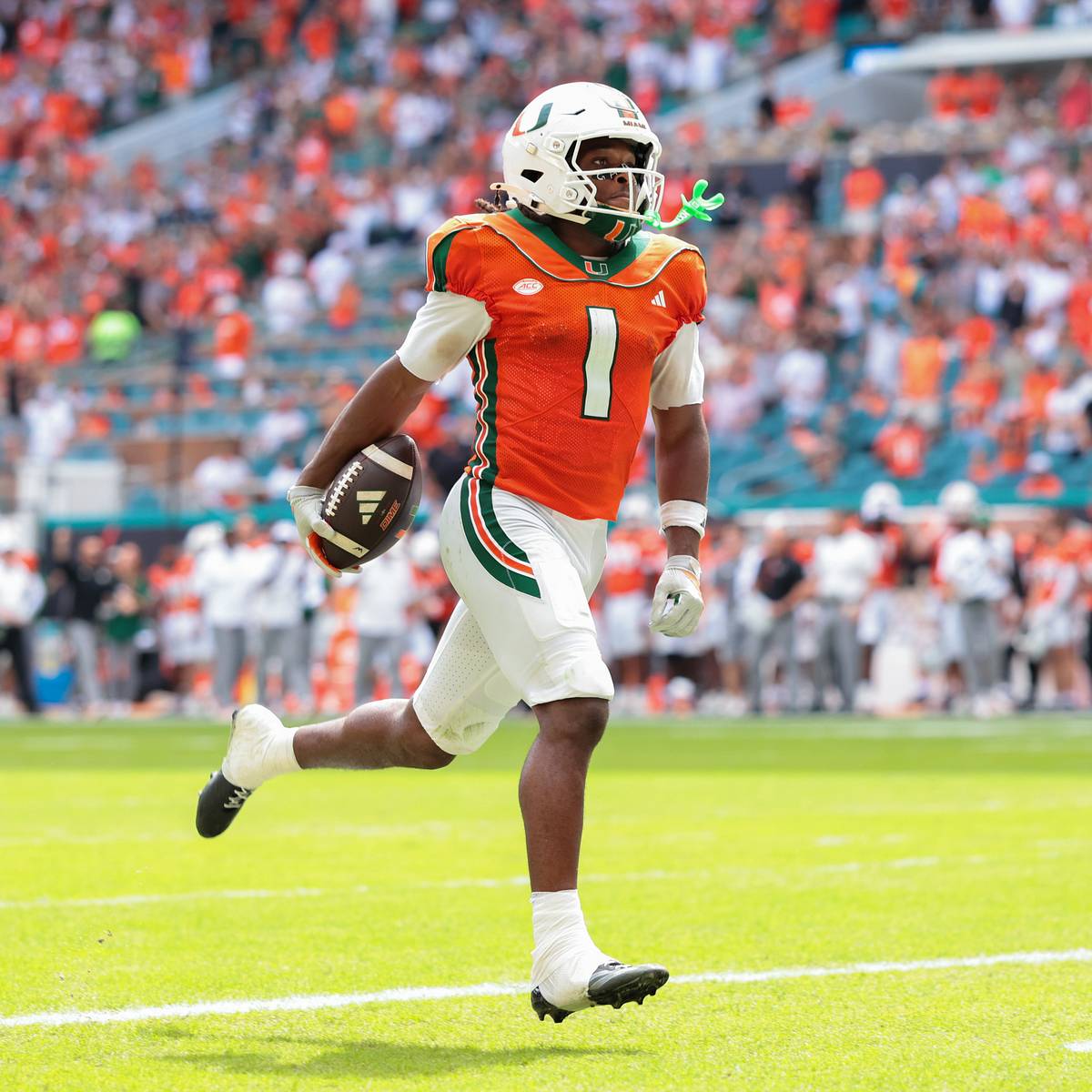 si.com - Justice Sandle - No. 1 Miami Continues Throwback Trend Drowning Pitt In Crushing Performance