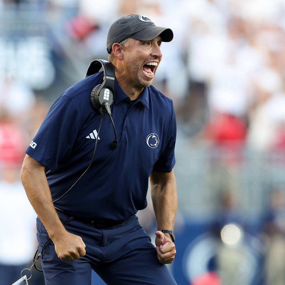 si.com - Mark Wogenrich - Penn State Football vs. Temple Live Updates: On the Scene at Lincoln Financial Field