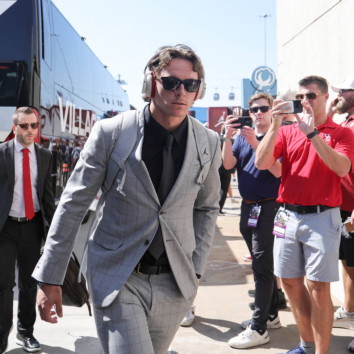 si.com - Ryan Chapman - Live Updates From Oklahoma's Battle With No. 1 Texas in the Red River Rivalry