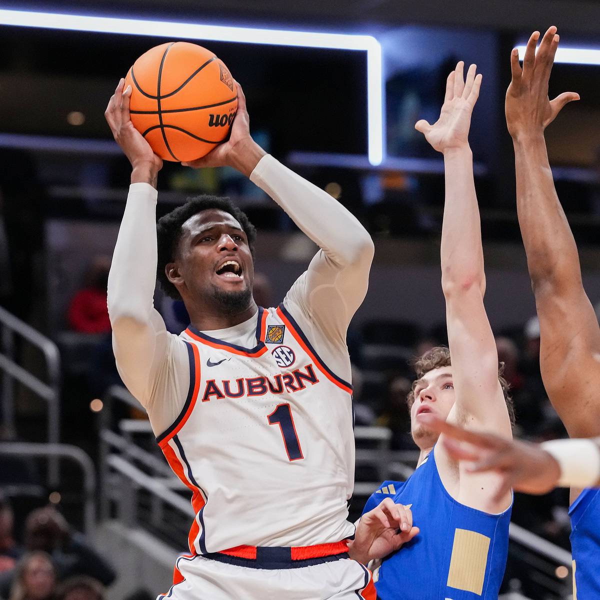 si.com - Brooks Crew - Three Key Aspects to Watch in the Auburn Basketball Exhibition Matchups