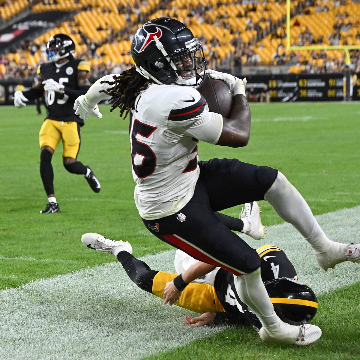 si.com - Mike Moraitis - Chicago Bears Sign 2 More Defensive Backs, Waive 2 Others With Injury Designations