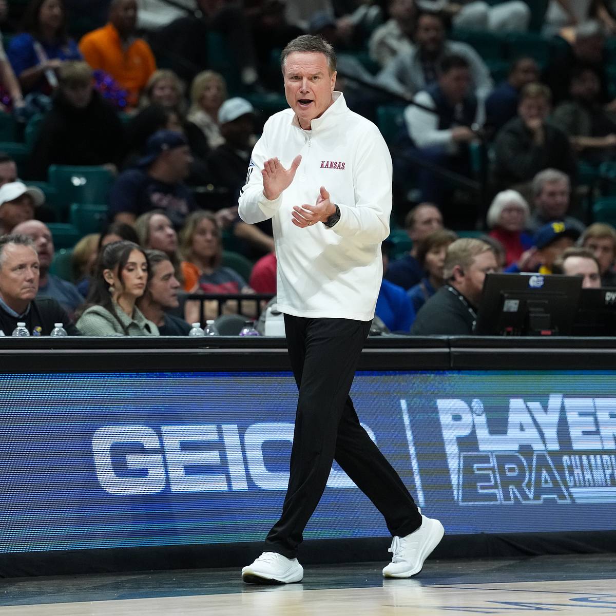 si.com - Dillon Davis - Kansas Basketball Locks in 5-Year Extension with Players Era Tournament
