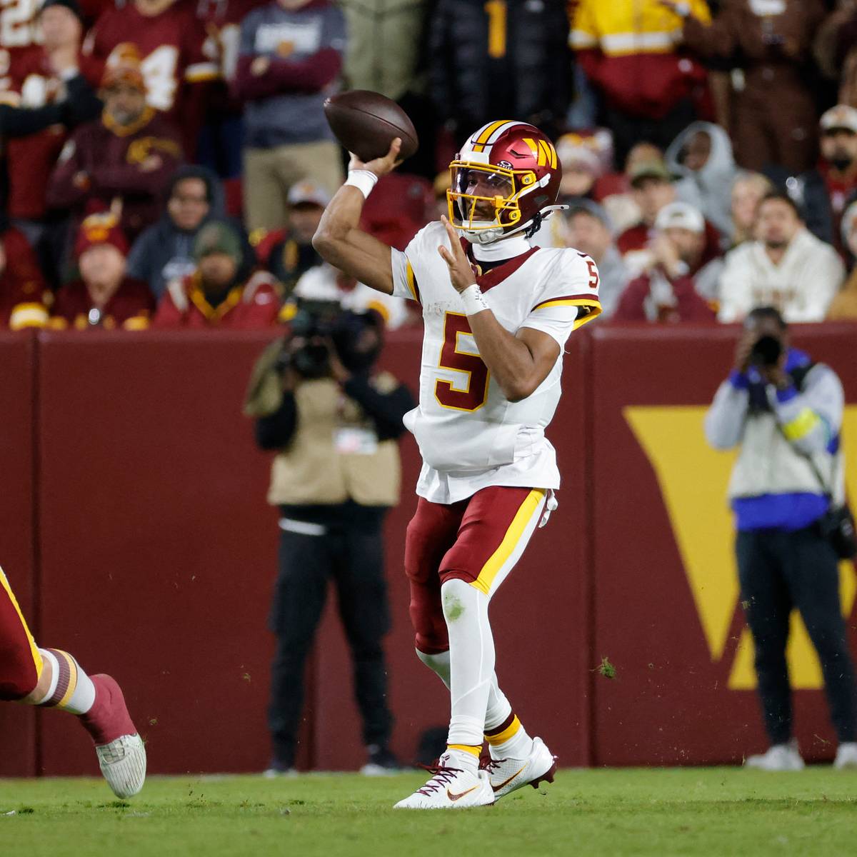 si.com - Philip Hughes - How to Watch Commanders vs. Giants: TV Channel, Start Time, Streaming, and Radio